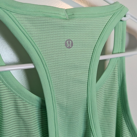 Lululemon NWT Swiftly Tech Cropped Racerback Tank 2.0 - Citra Lime Green sz 14 - Picture 6 of 6